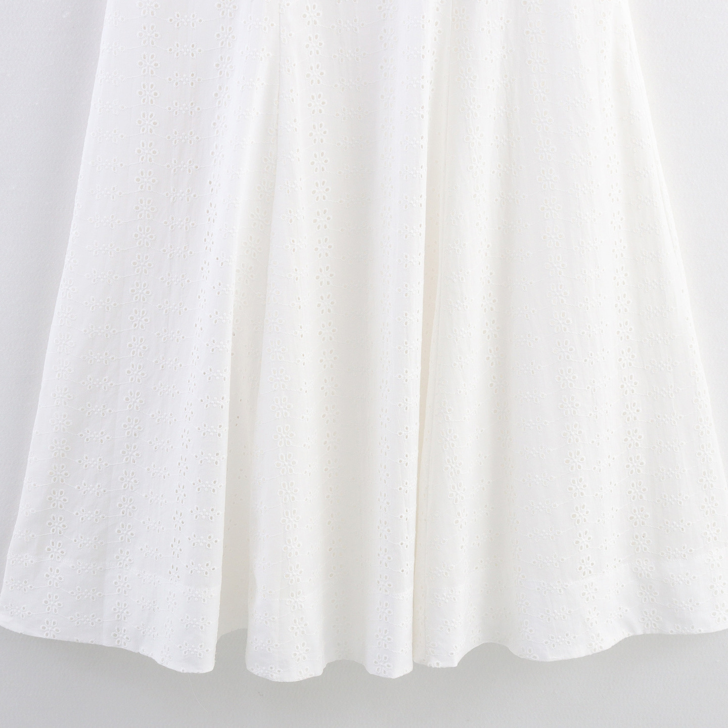 Figurbetontes langes Kleid - Bestickte Spitze KUN-00142