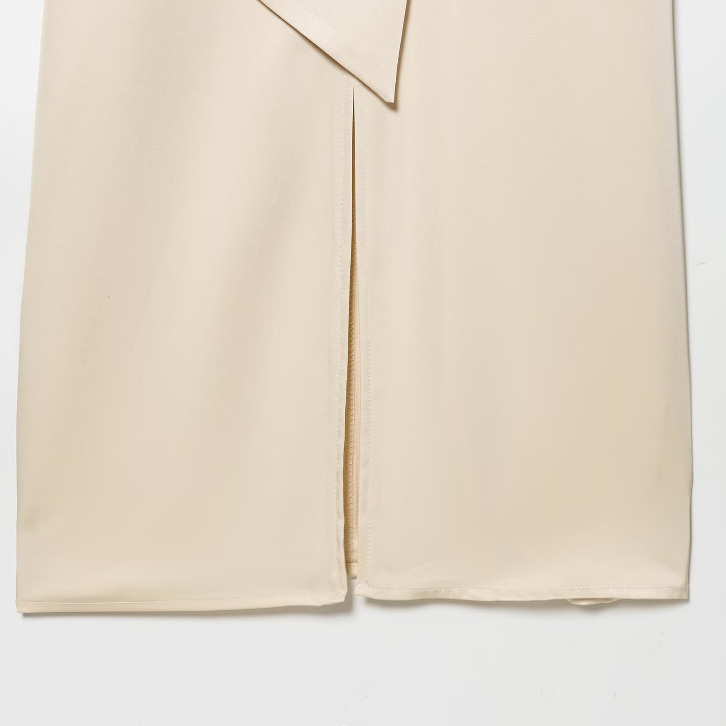 Midikleid in Seidenoptik - Elegantes Taillenband KUN-00115