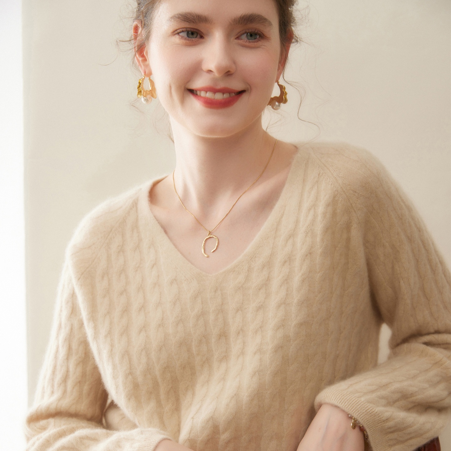 Cashmere Women's Cable Knit V-Neck Cashmere Long Sleeve Sweater