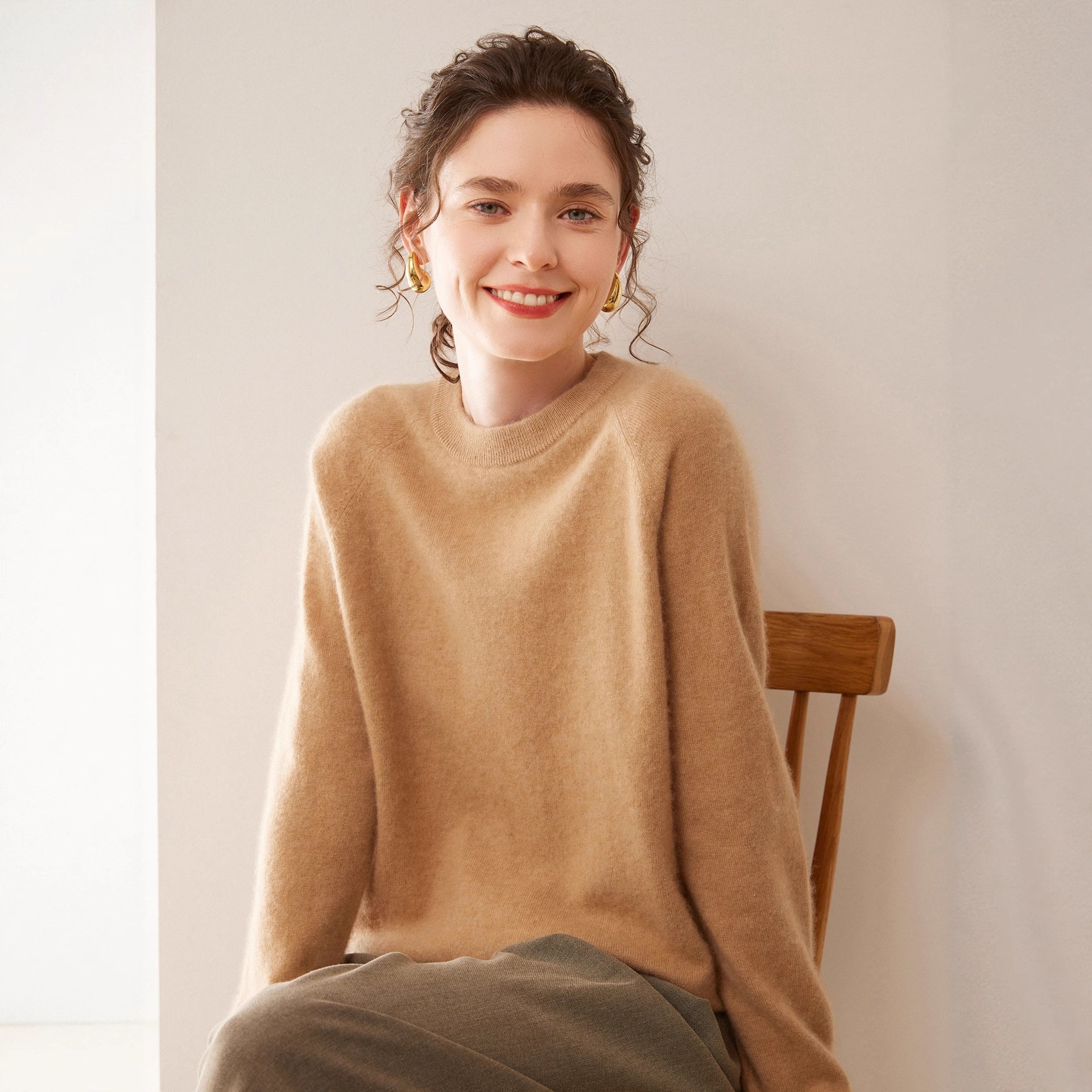 Women's Crew Neck Raglan Cashmere Knit Sweater