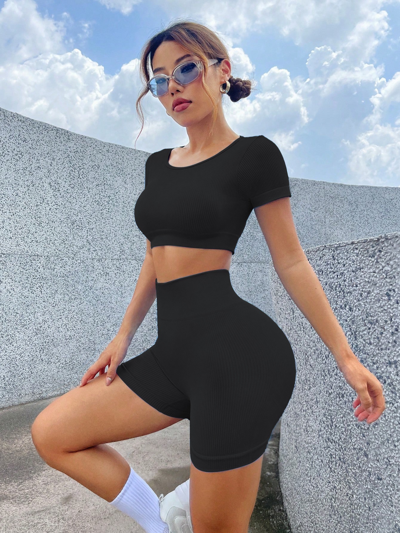 Quick-Dry Slimming High-Waisted Fitness Set with Short-Sleeved Top (without pads) & Shorts for Women