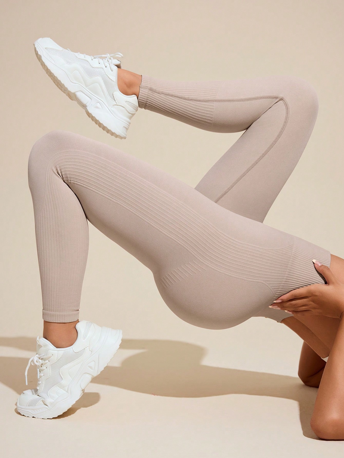 High-Waisted Slimming S-Shape Sexy Cropped Yoga Leggings for Women with Quickdry Function