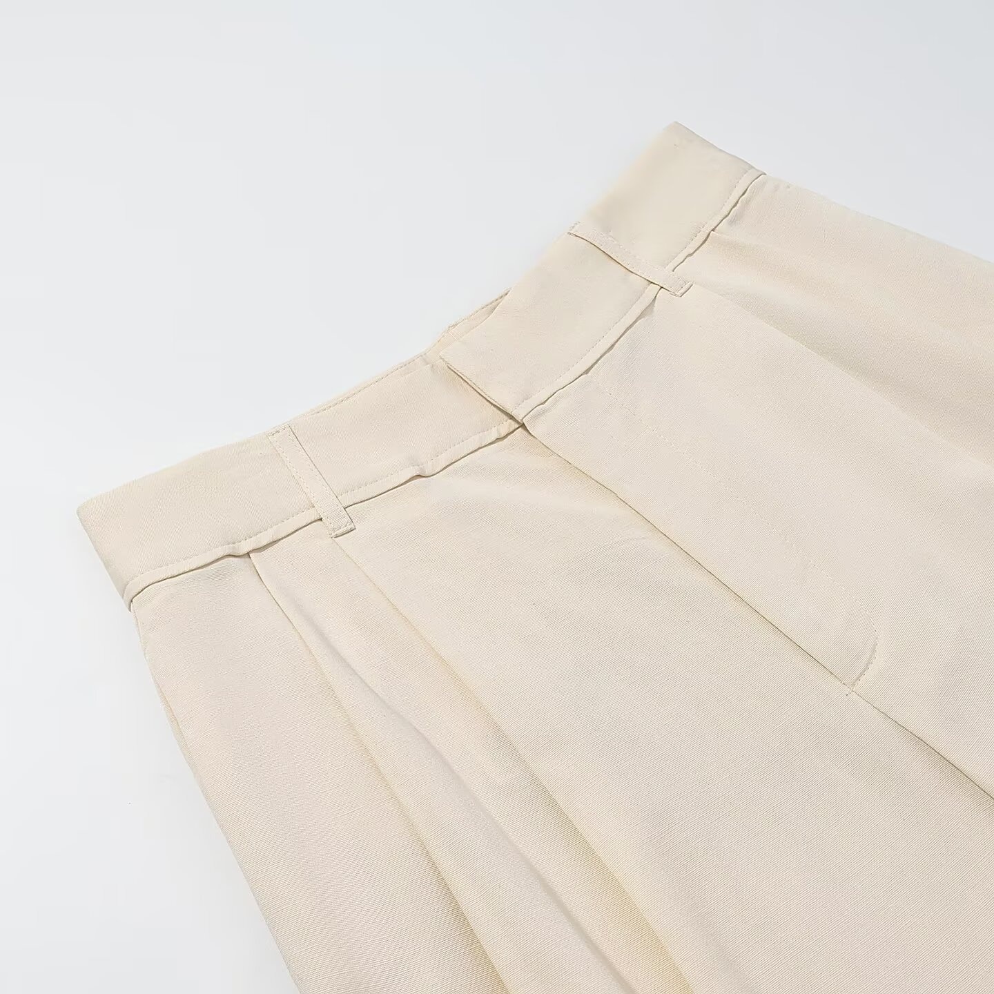 Eleganti pantaloni a gamba larga con pieghe - color bianco sporco