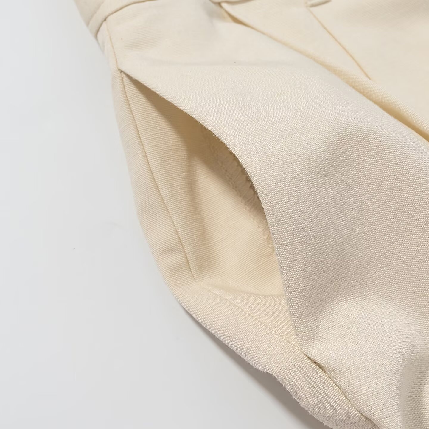 Eleganti pantaloni a gamba larga con pieghe - color bianco sporco
