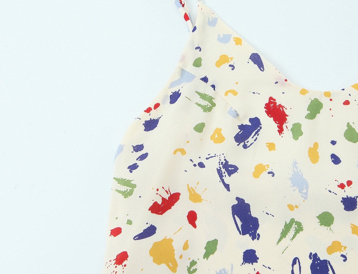 Elegante abito sottoveste midi con stampa astratta e laccetti sul retro.