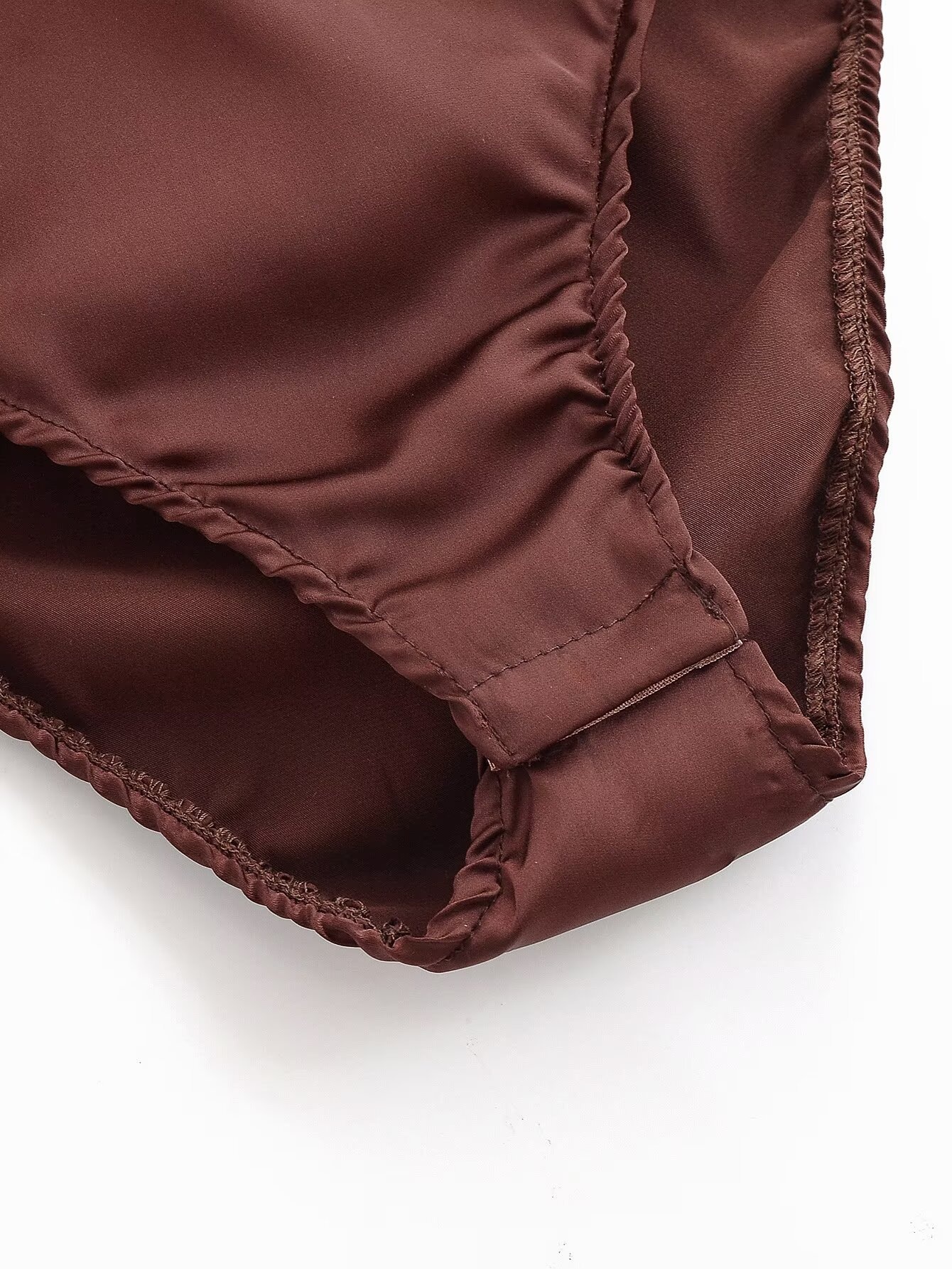 Elegante body in raso e pizzo con scollo a V - Top intimo e da indossare a strati