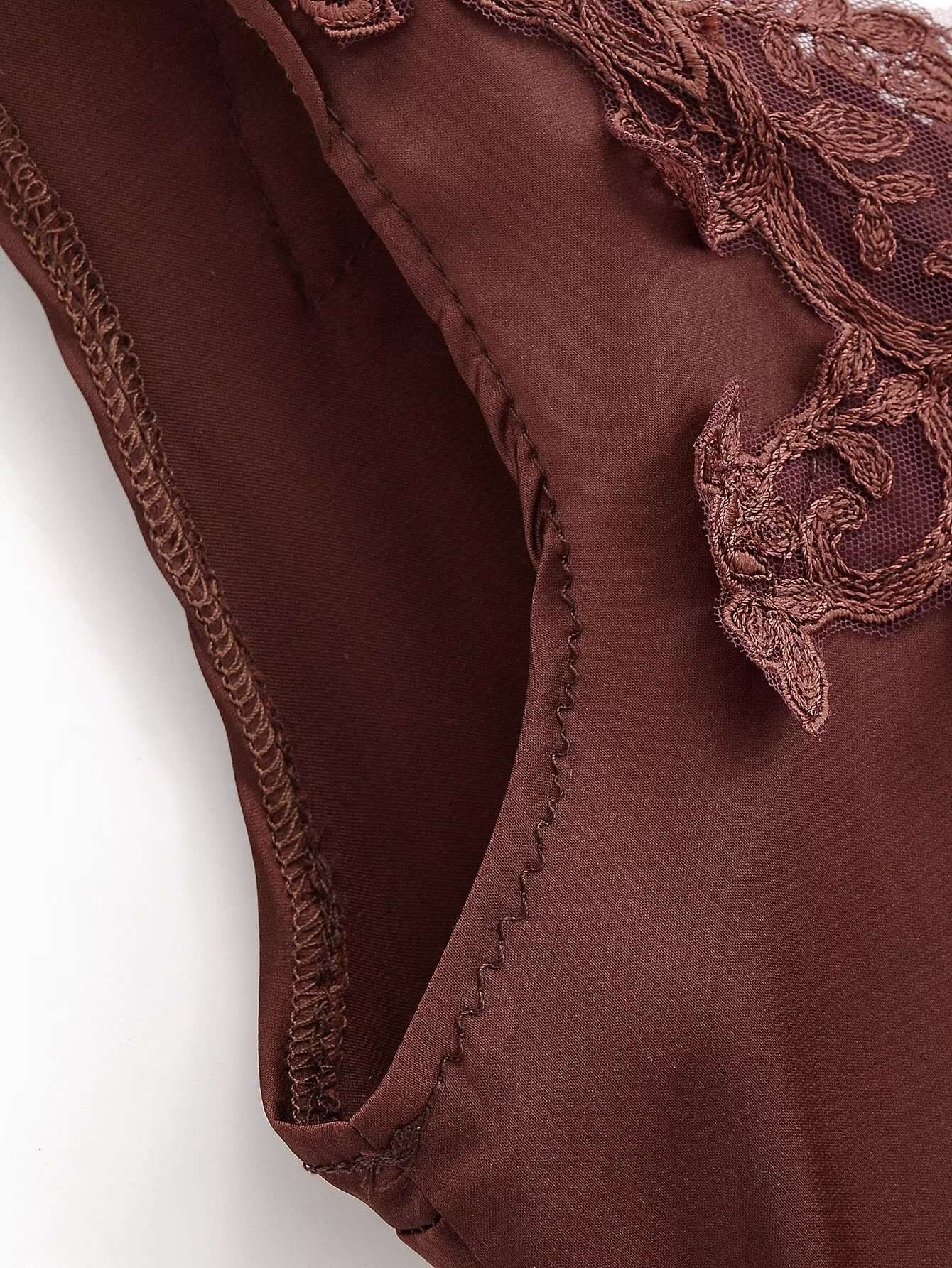 Elegante body in raso e pizzo con scollo a V - Top intimo e da indossare a strati