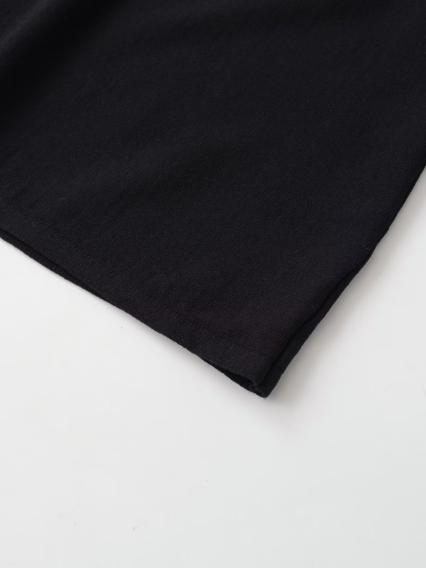 T-shirt da donna a maniche corte con scollo a V e vestibilità ampia.