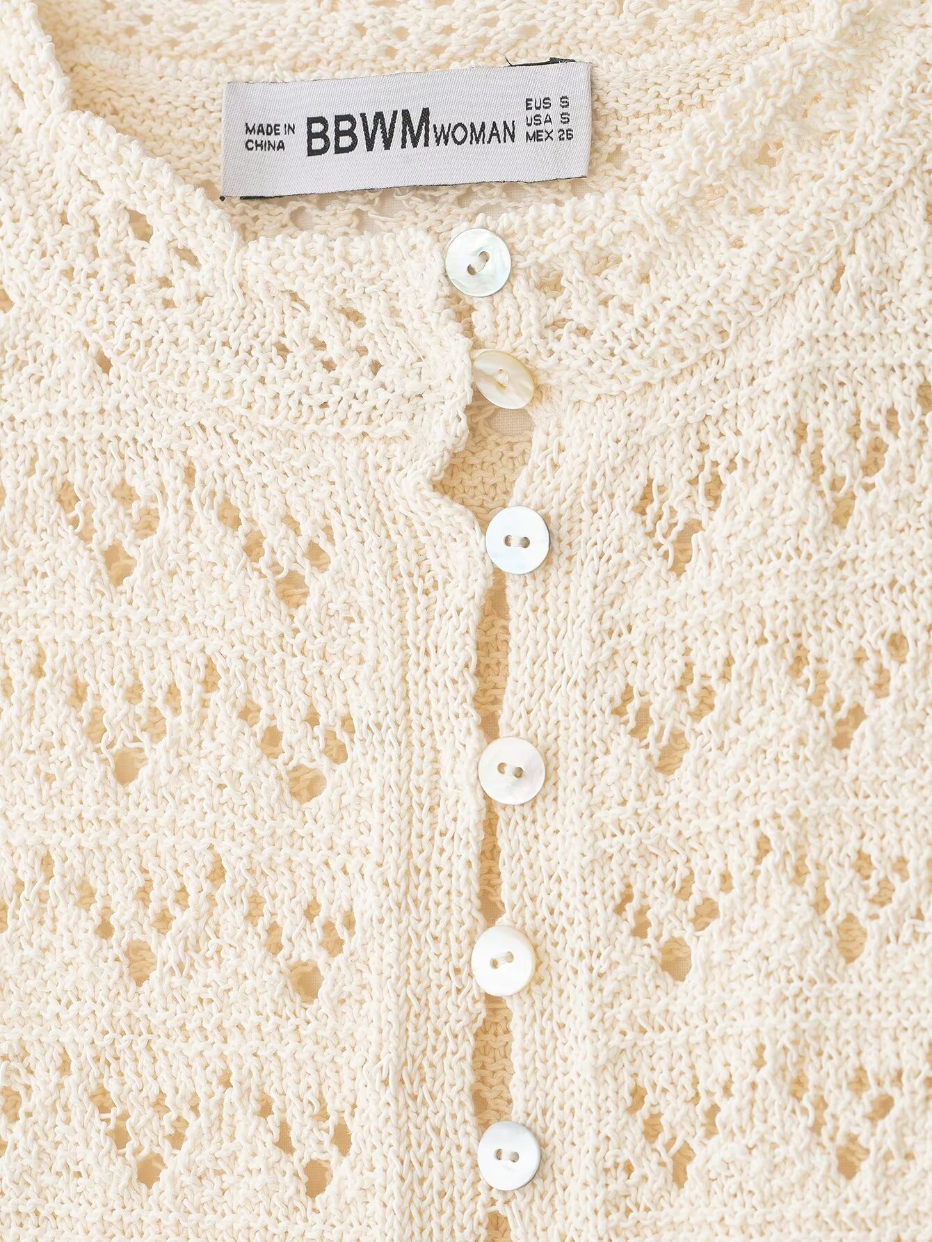 Cardigan da donna a maniche corte lavorato all'uncinetto