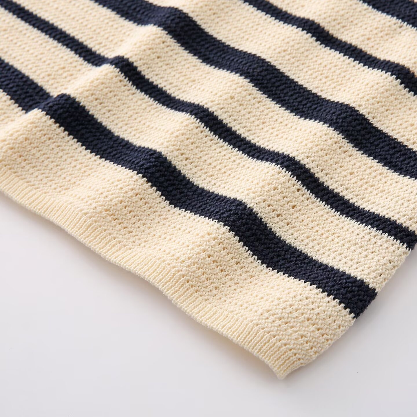 Polo da donna a righe in maglia - Top corto a maniche corte