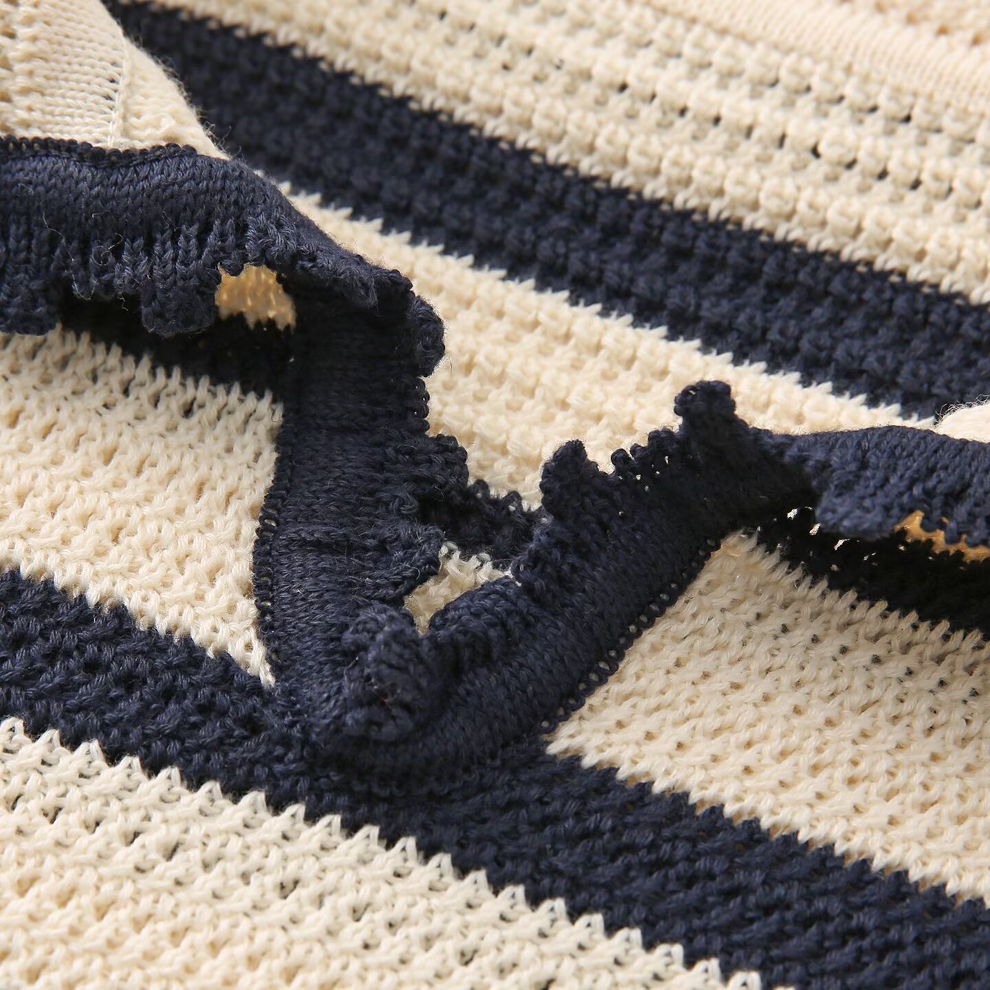 Polo da donna a righe in maglia - Top corto a maniche corte
