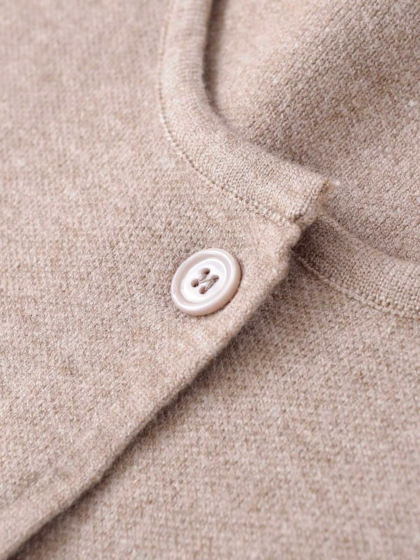 Cardigan beige in maglia con cintura in vita - Maglione a maniche corte