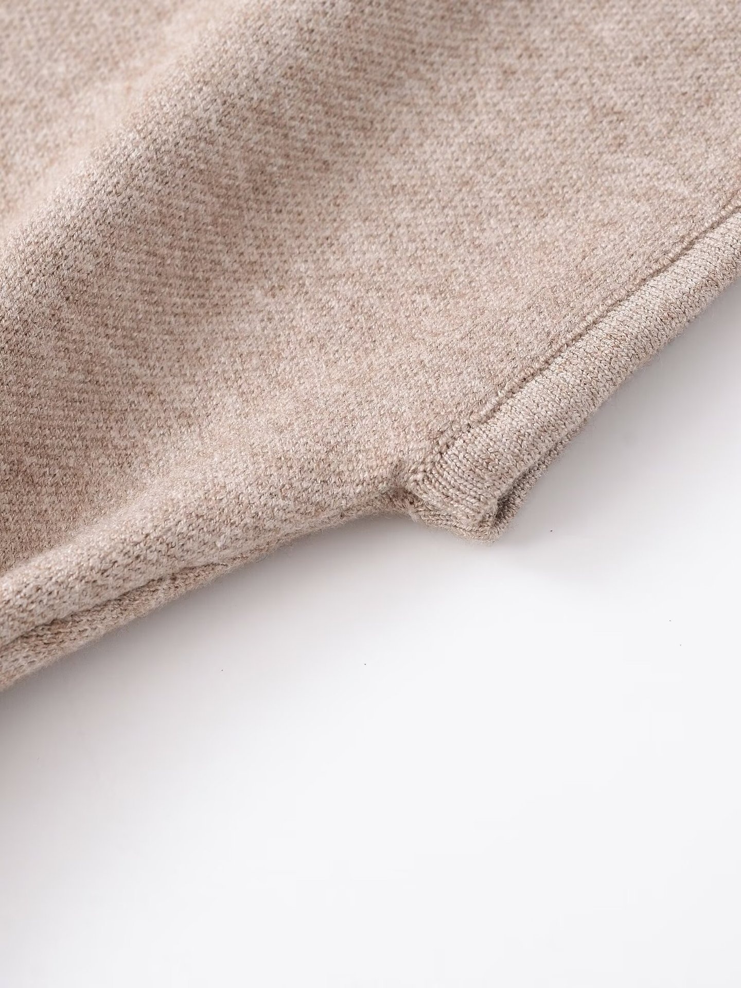 Cardigan beige in maglia con cintura in vita - Maglione a maniche corte