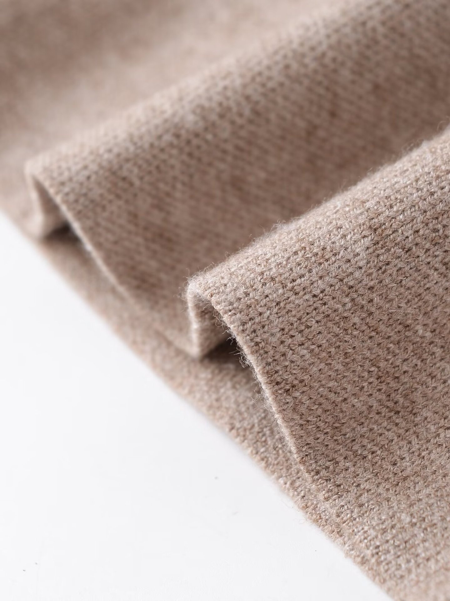 Cardigan beige in maglia con cintura in vita - Maglione a maniche corte