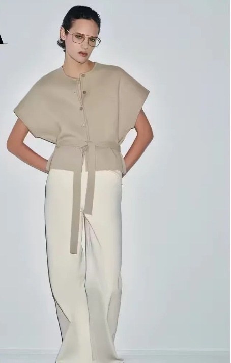 Cardigan beige in maglia con cintura in vita - Maglione a maniche corte