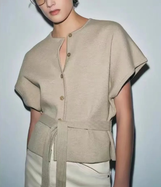 Cardigan beige in maglia con cintura in vita - Maglione a maniche corte