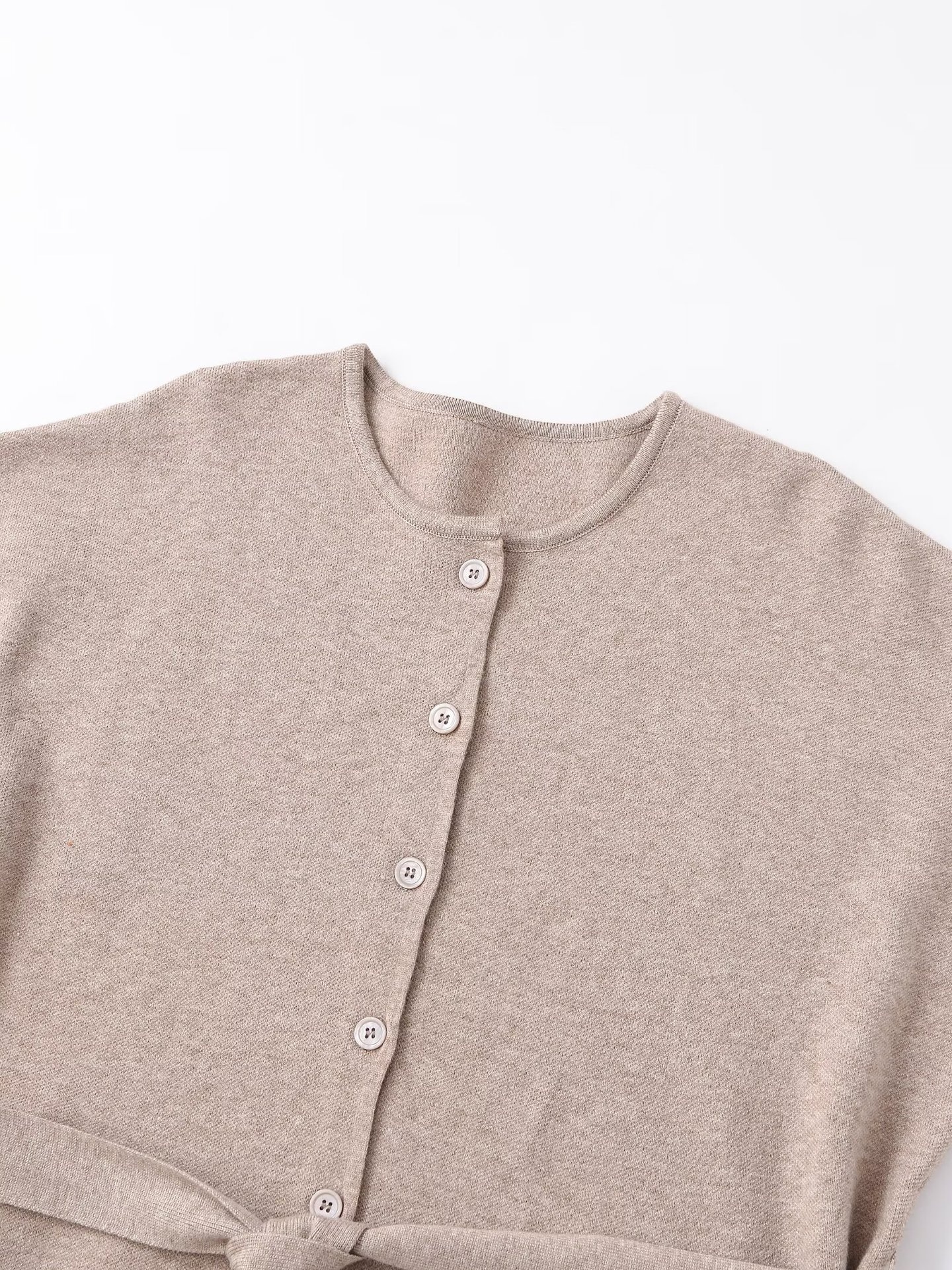 Cardigan beige in maglia con cintura in vita - Maglione a maniche corte