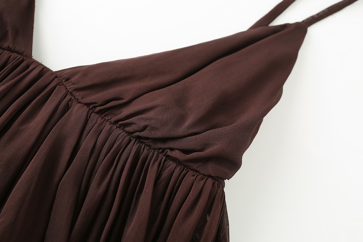 Top babydoll a canotta in chiffon svolazzante con scollo a V e spalline sottili.