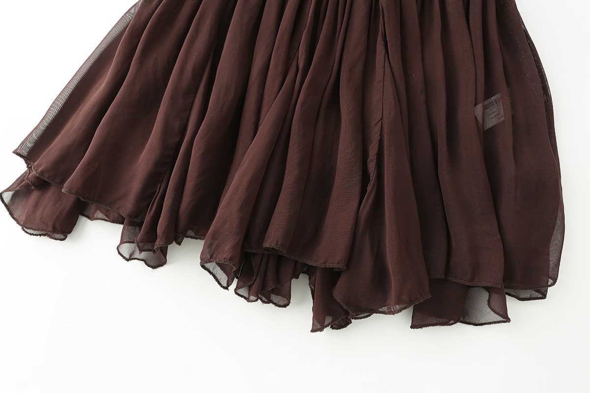 Top babydoll a canotta in chiffon svolazzante con scollo a V e spalline sottili.