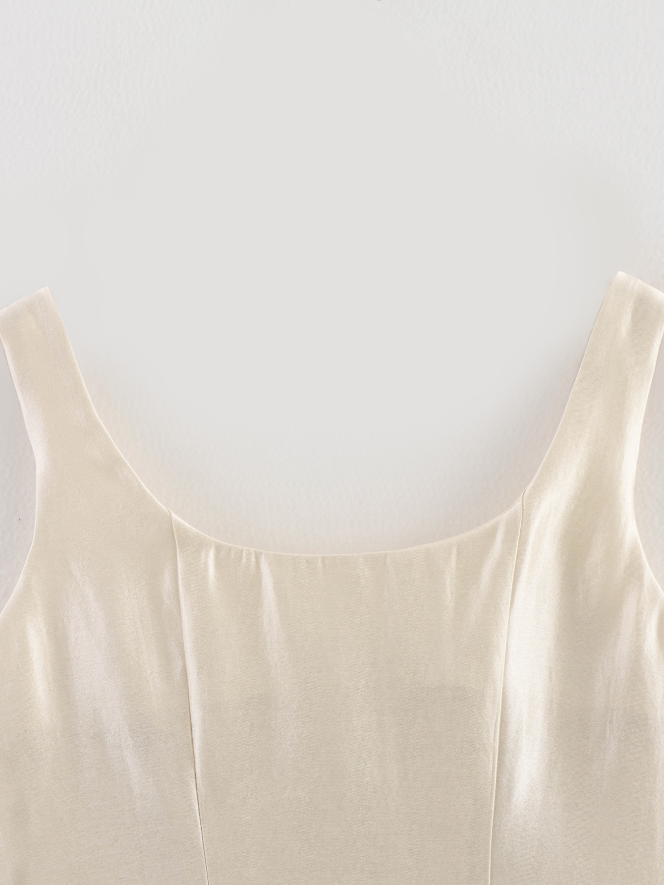 Elegante top a corsetto in raso con bottoni sul davanti - Camicetta chic senza maniche