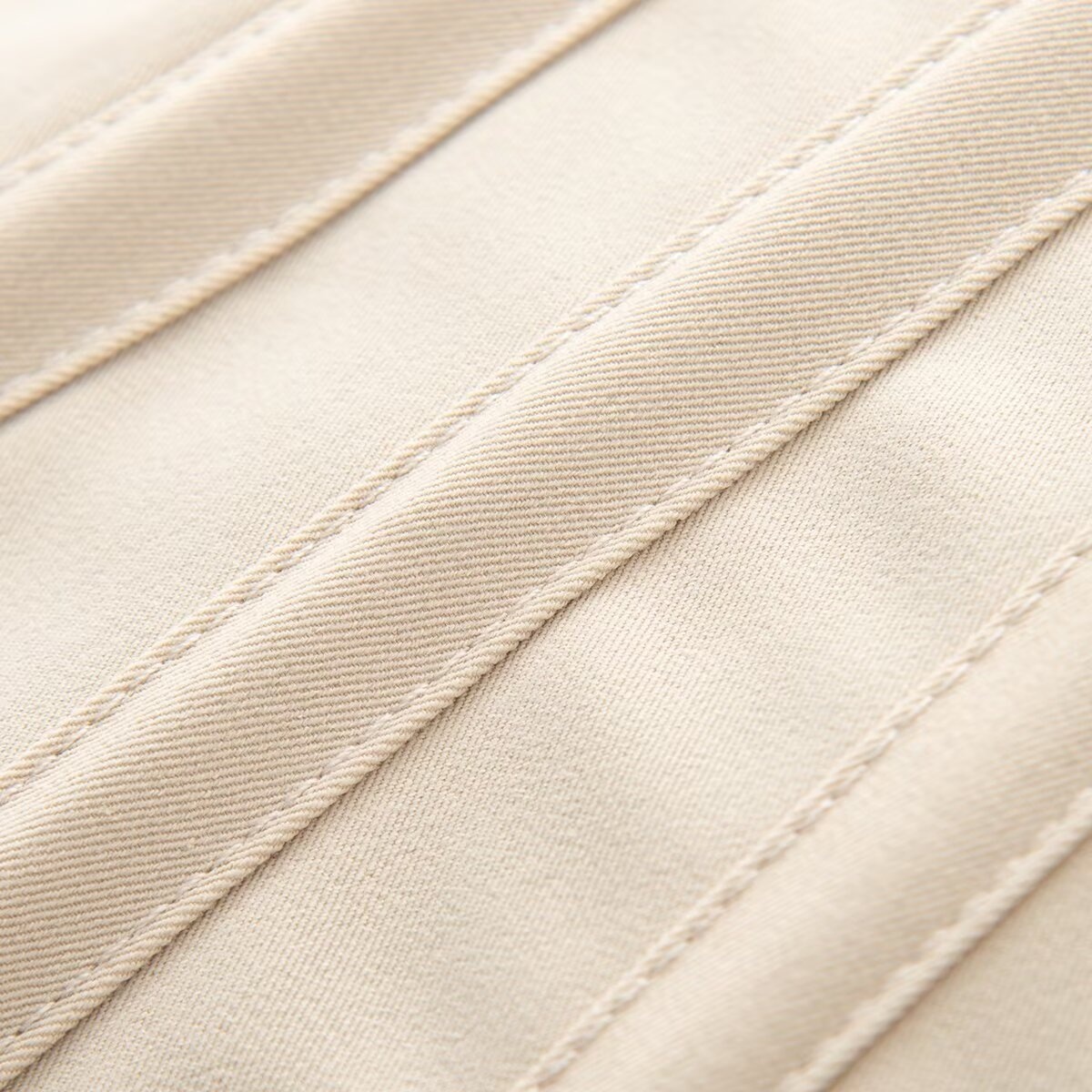Elegante top a corsetto senza spalline con stecche, color beige.