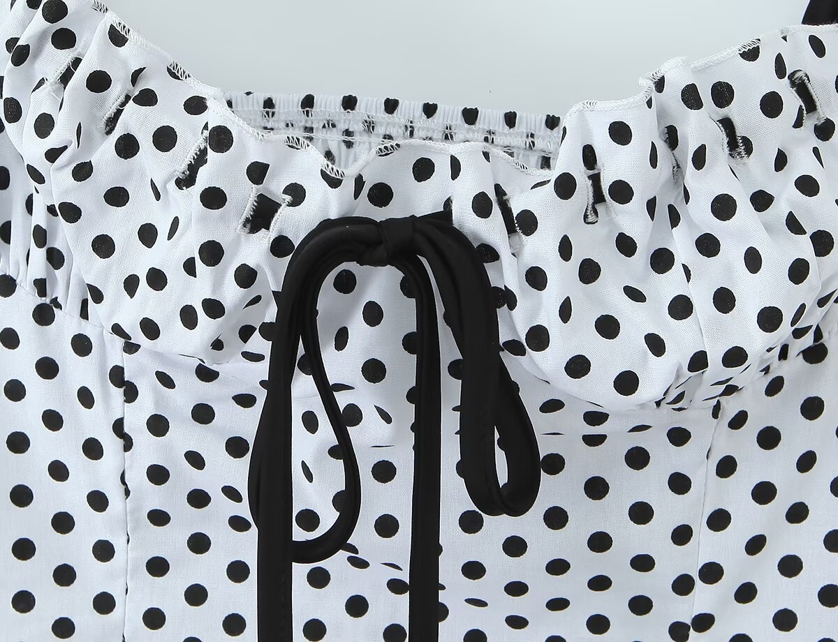 Elegante top a canotta con laccetti sul davanti a pois e quadretti.