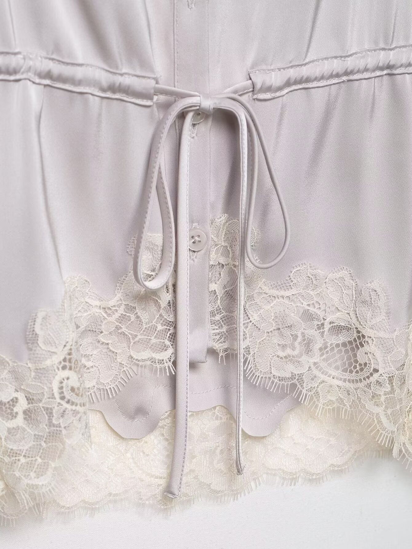 Elegante top a canotta in raso e pizzo - Spalline regolabili e scollo a V