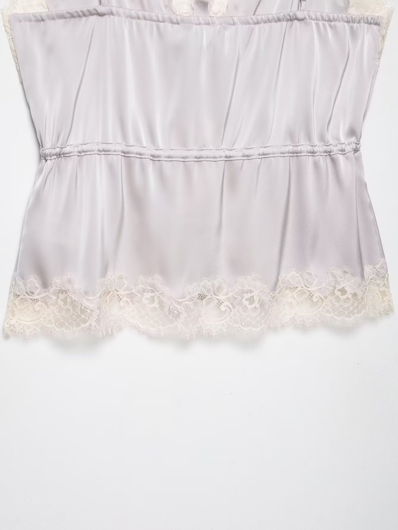Elegante top a canotta in raso e pizzo - Spalline regolabili e scollo a V