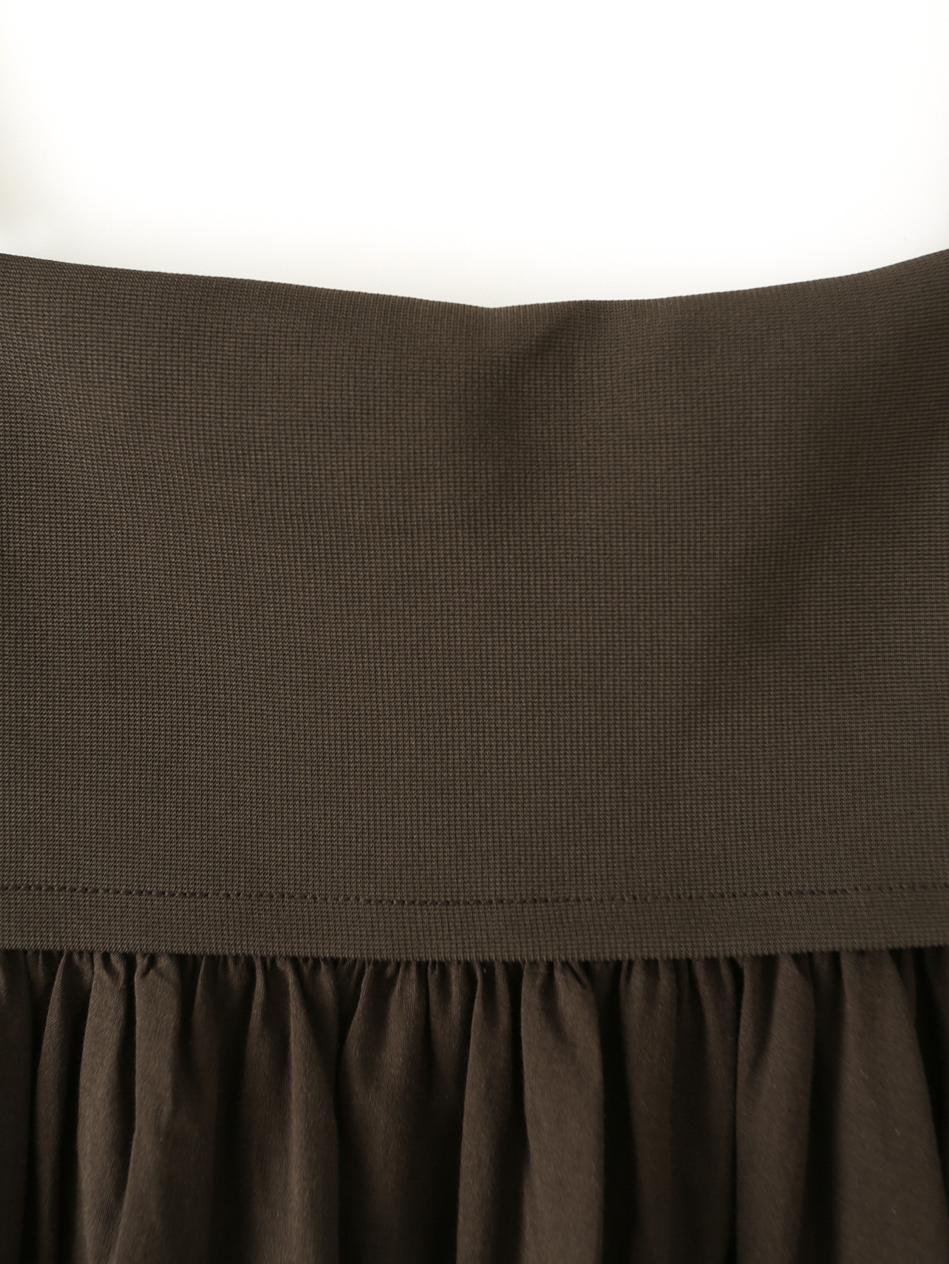 Elegante top a canotta con scollo quadrato e orlo a palloncino - Camicetta con spalline sottili