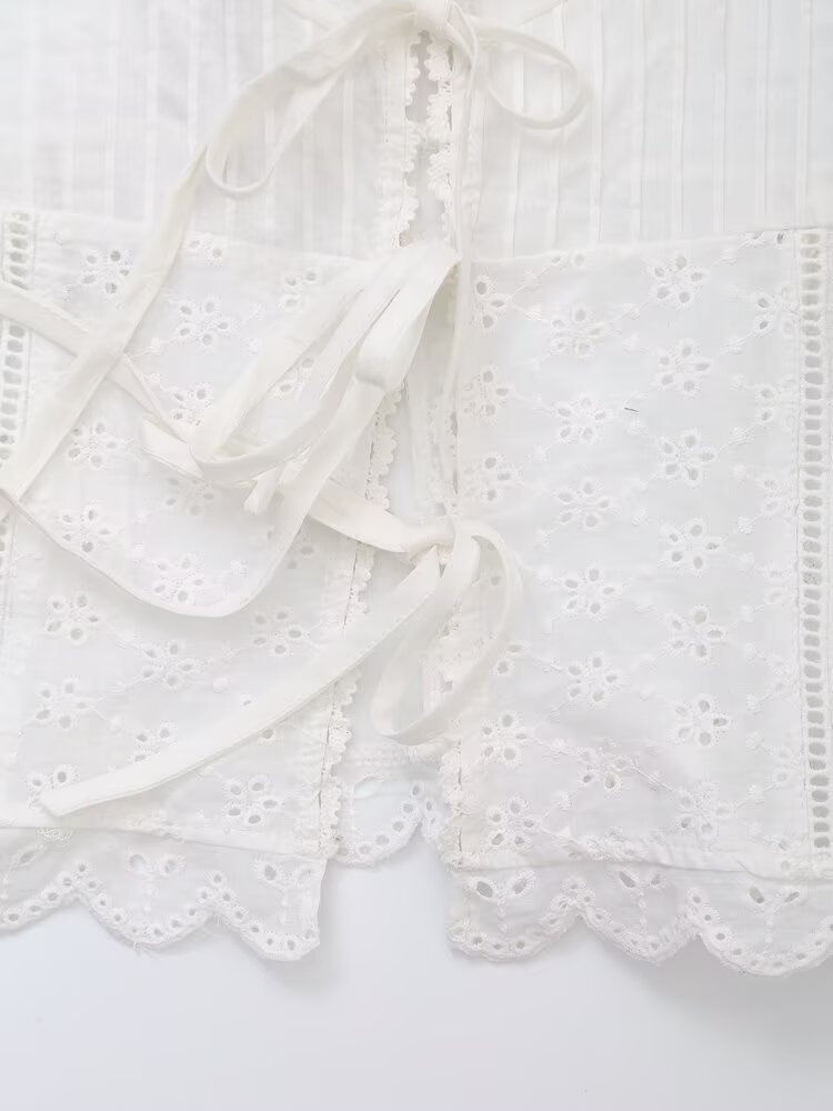 Top corto estivo bianco con occhielli e lacci - Blusa corta