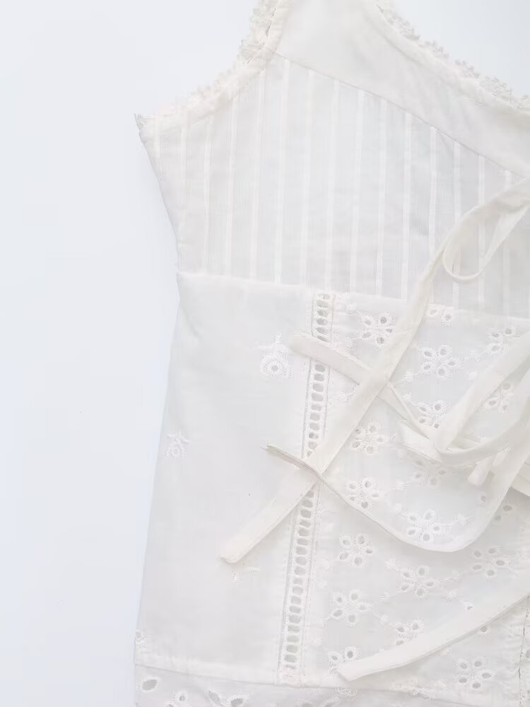 Top corto estivo bianco con occhielli e lacci - Blusa corta