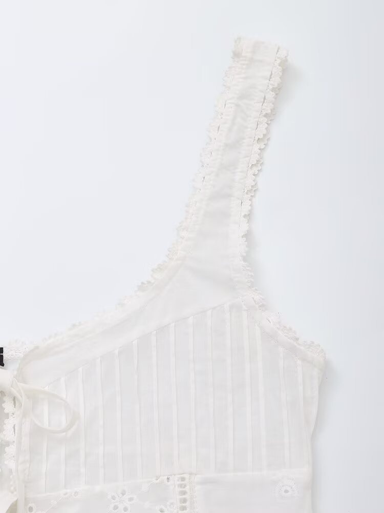 Top corto estivo bianco con occhielli e lacci - Blusa corta