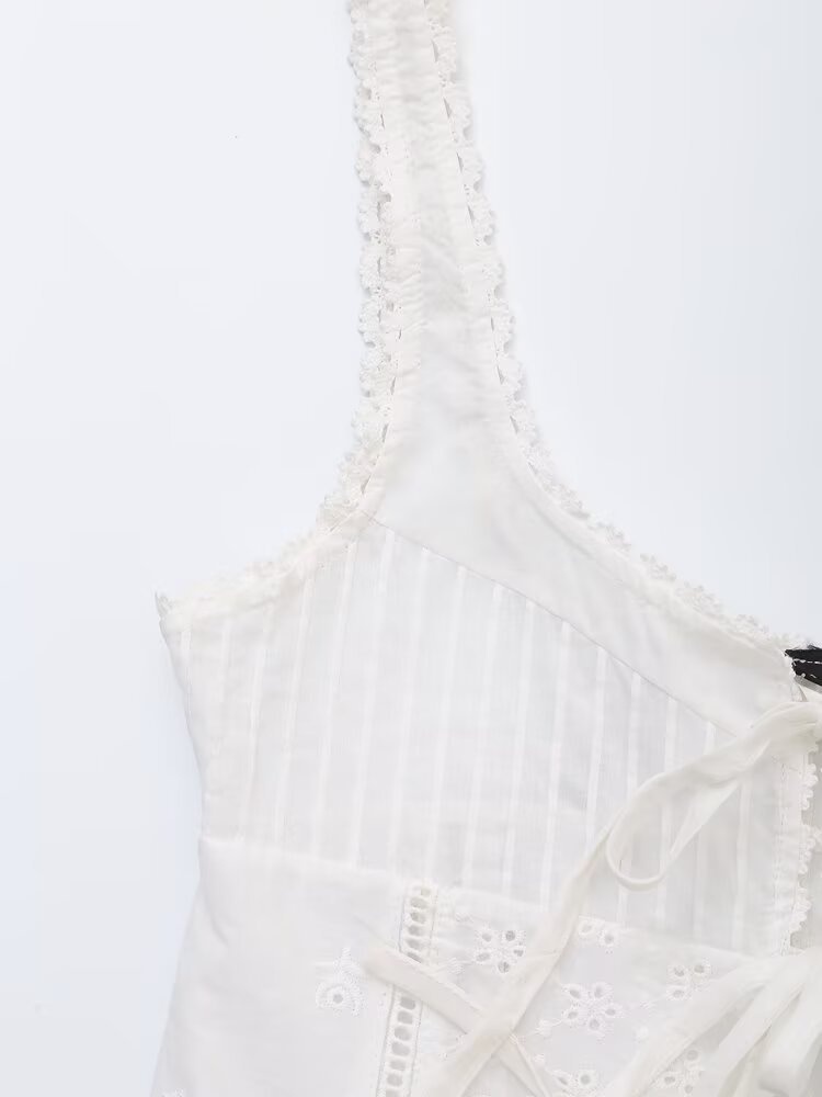 Top corto estivo bianco con occhielli e lacci - Blusa corta
