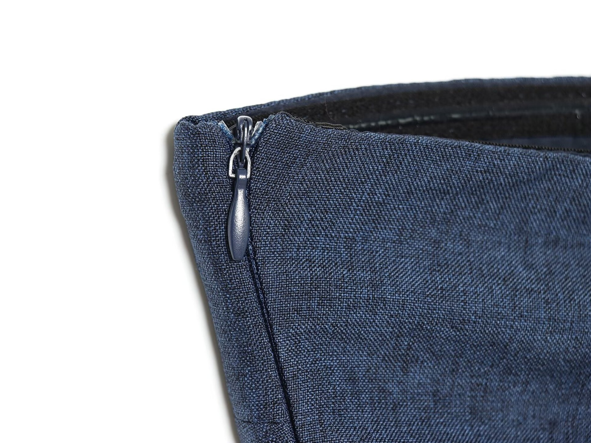 Elegante top a fascia senza spalline con arricciature e dettaglio a fiocco.