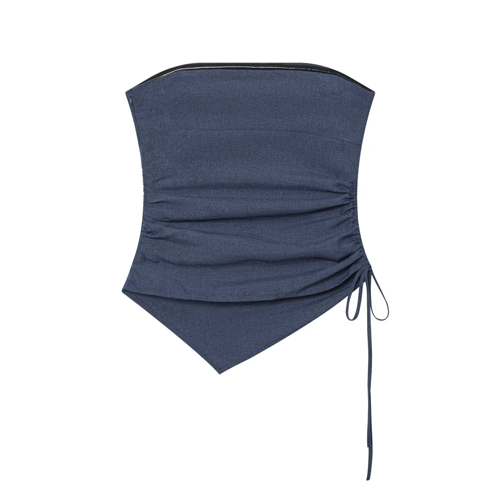Elegante top a fascia senza spalline con arricciature e dettaglio a fiocco.