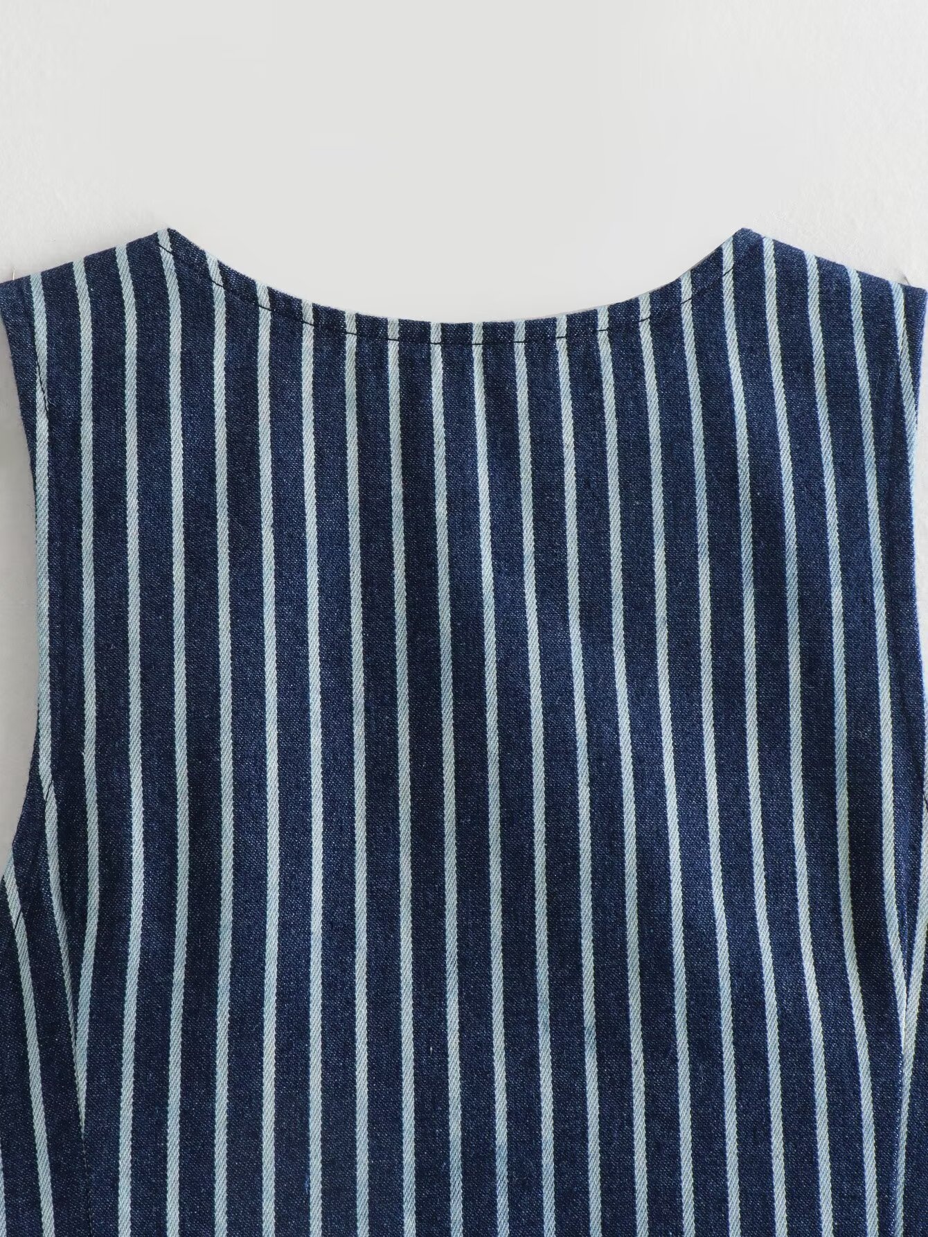 Gilet da donna a righe con scollo a V e bottoni - Top corto senza maniche