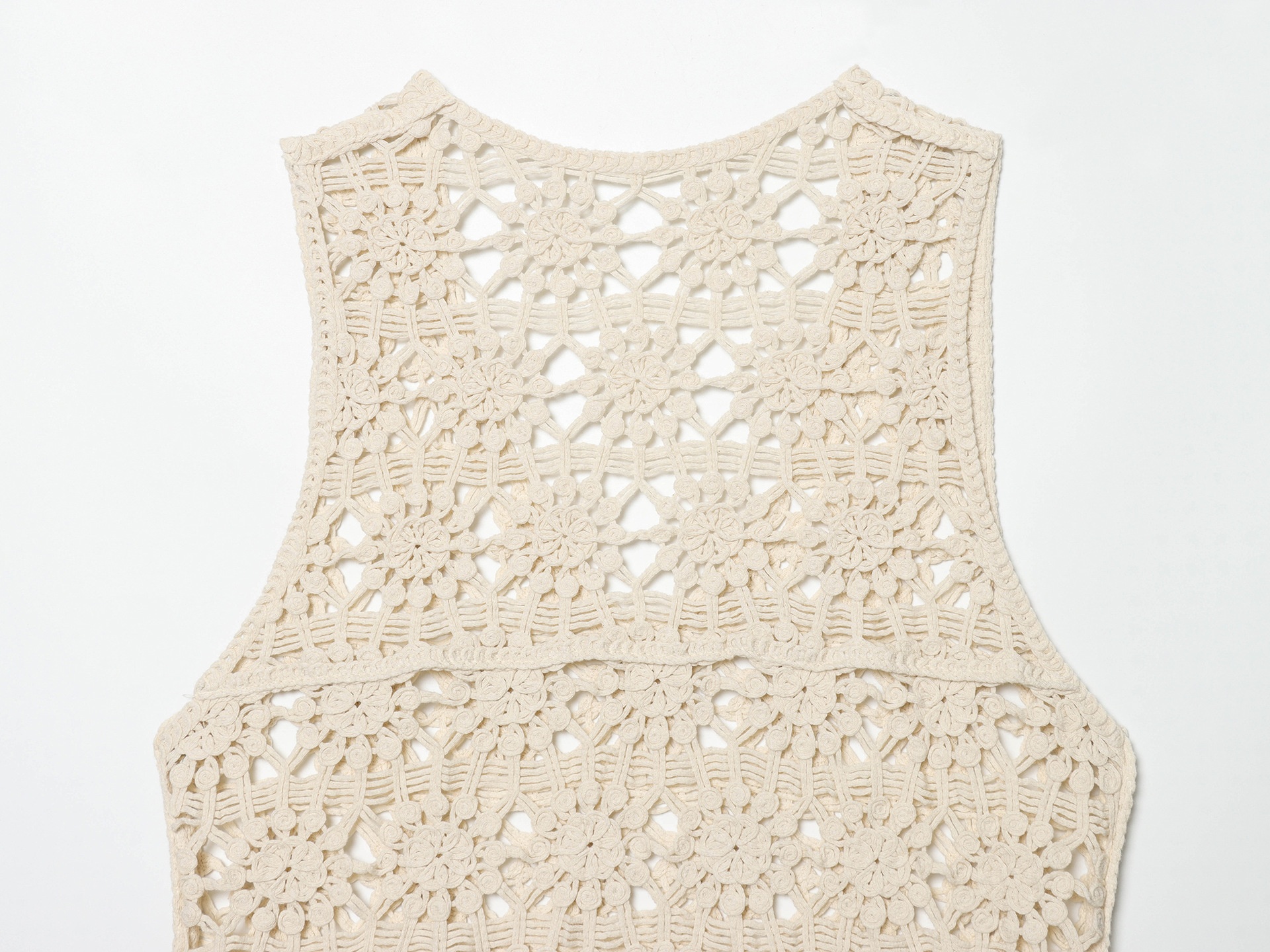 Elegante crop top in maglia all'uncinetto color avorio sporco - Senza maniche, con scollo a V