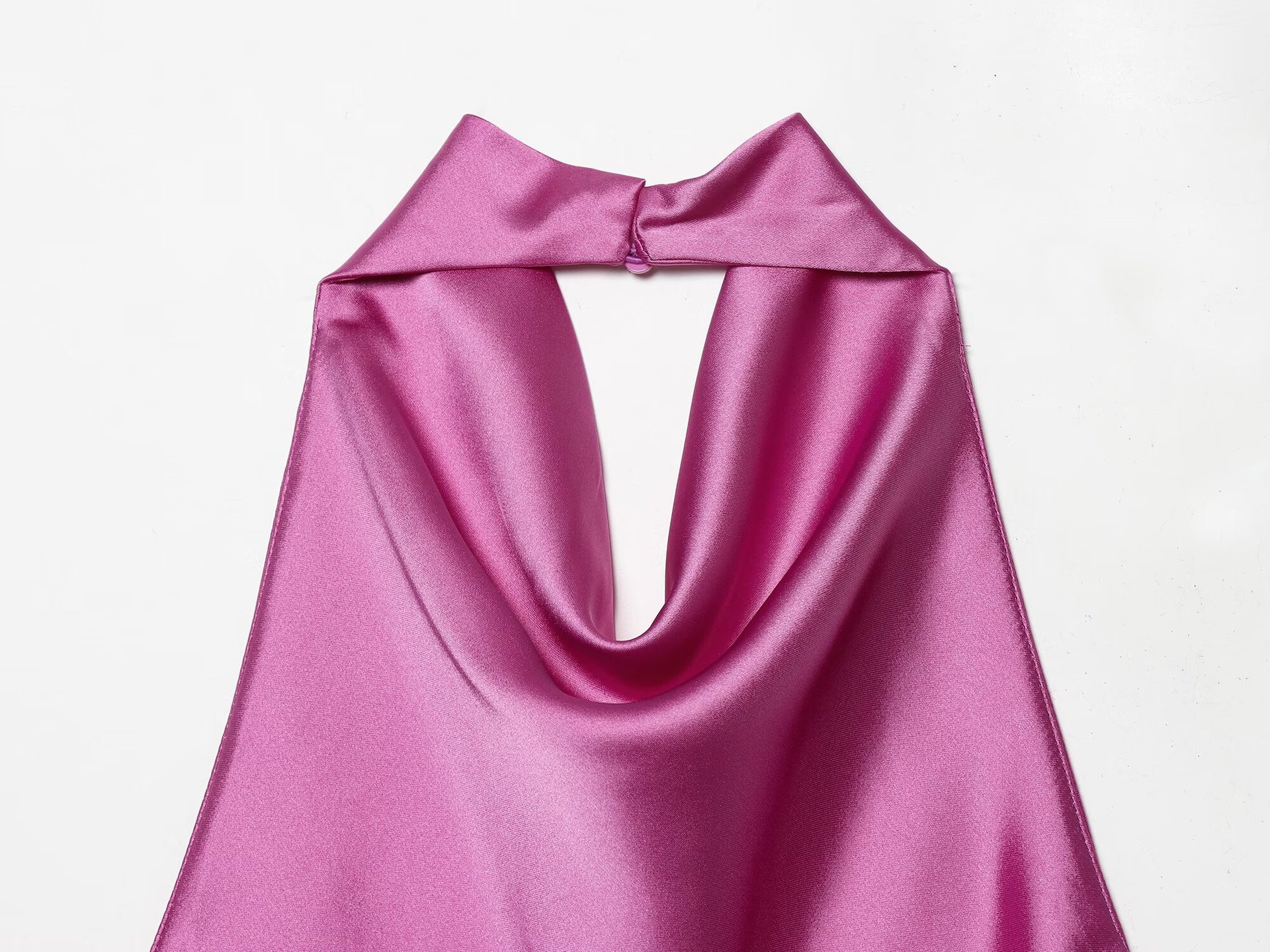 Top senza maniche in raso con scollo a cascata e allacciatura al collo - Elegante blusa senza maniche