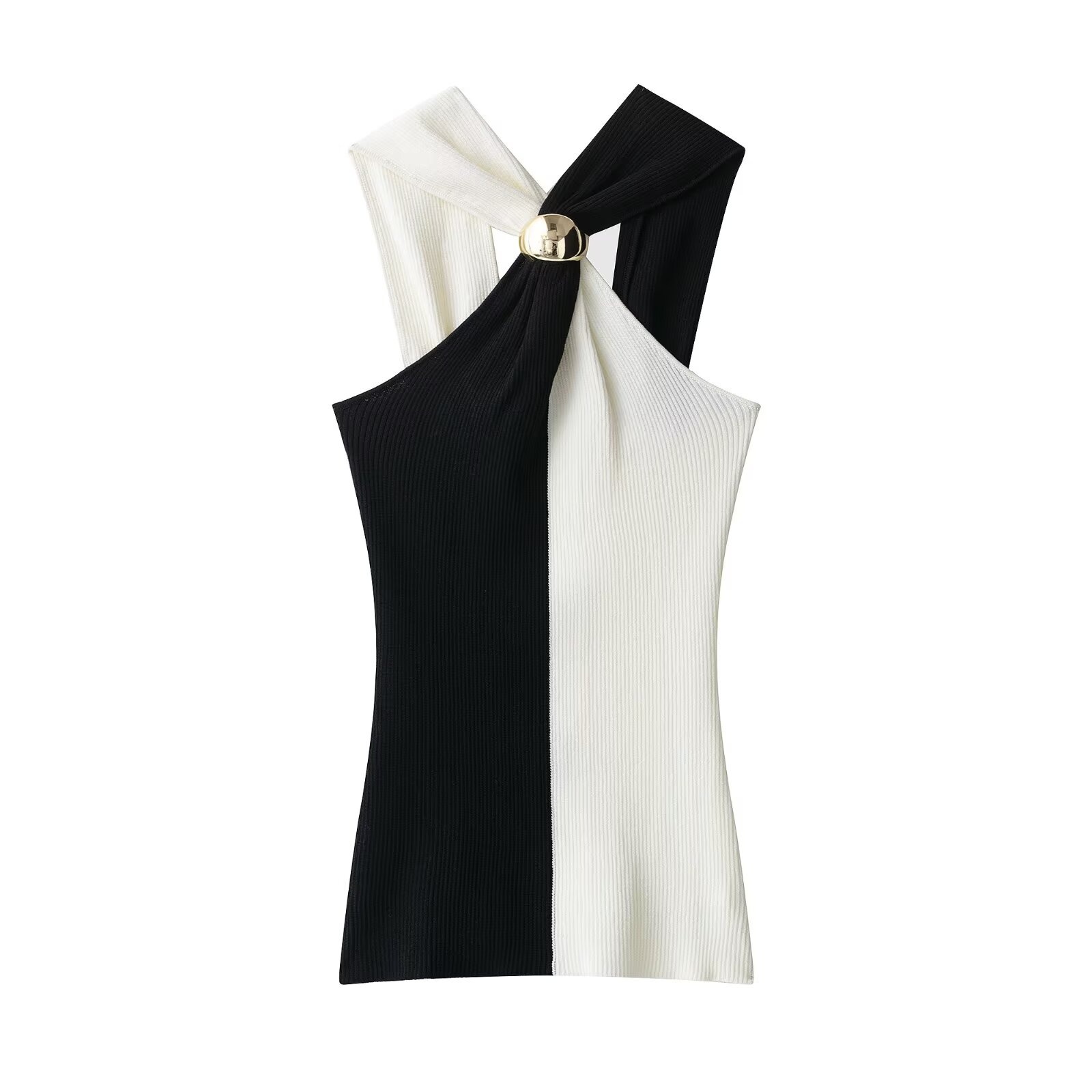 Elegante top a collo alto a coste con blocchi di colore e dettaglio ad anello in metallo.