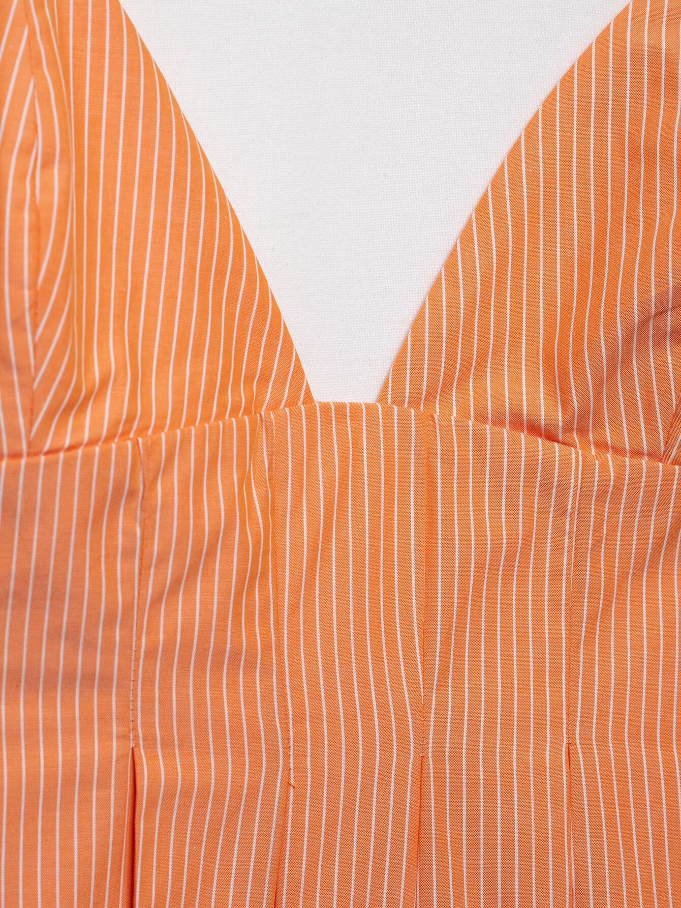 Top a canotta plissettato con scollo a V e righe arancioni