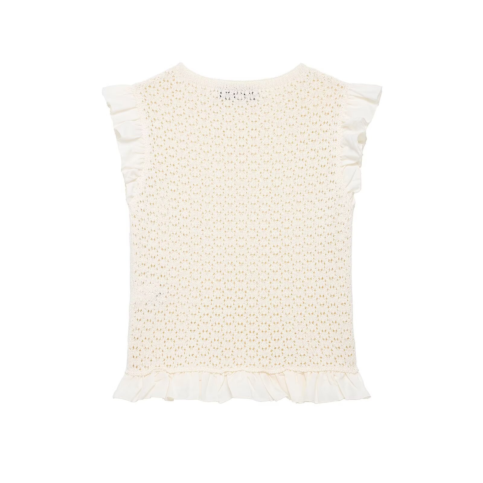 Elegante top in maglia con maniche a volant e dettagli traforati.