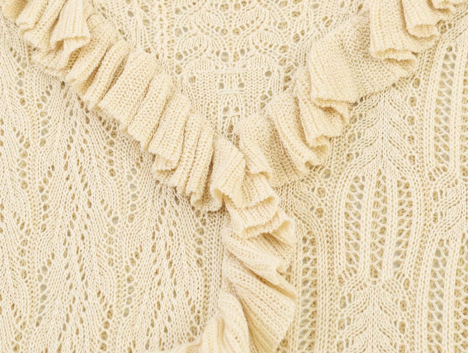 Elegante top senza maniche in maglia con volant - Gilet in maglia beige raffinato