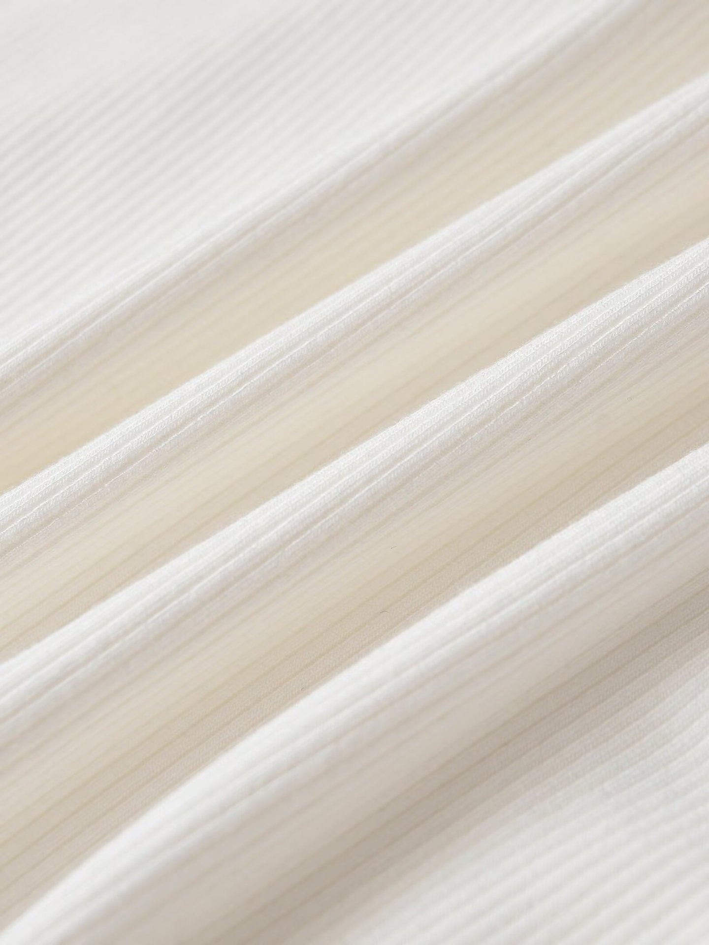 Elegante top bianco a coste con baschina - Chic senza maniche con collo alto