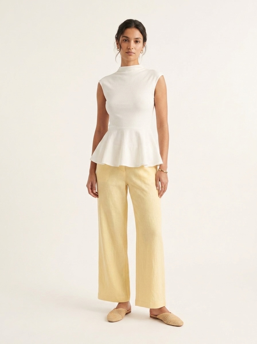 Elegante top bianco a coste con baschina - Chic senza maniche con collo alto