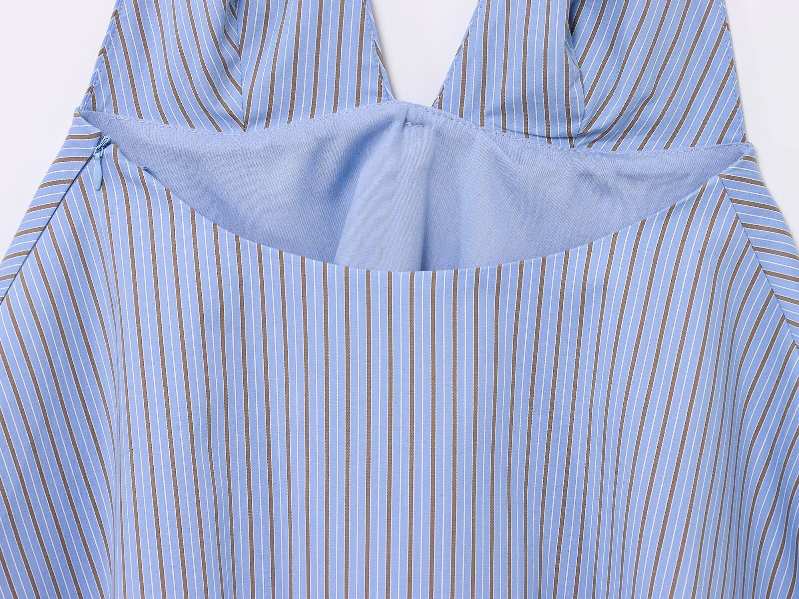 Elegante top all'americana con scollo a V profondo e laccetti sul davanti - Stile estivo