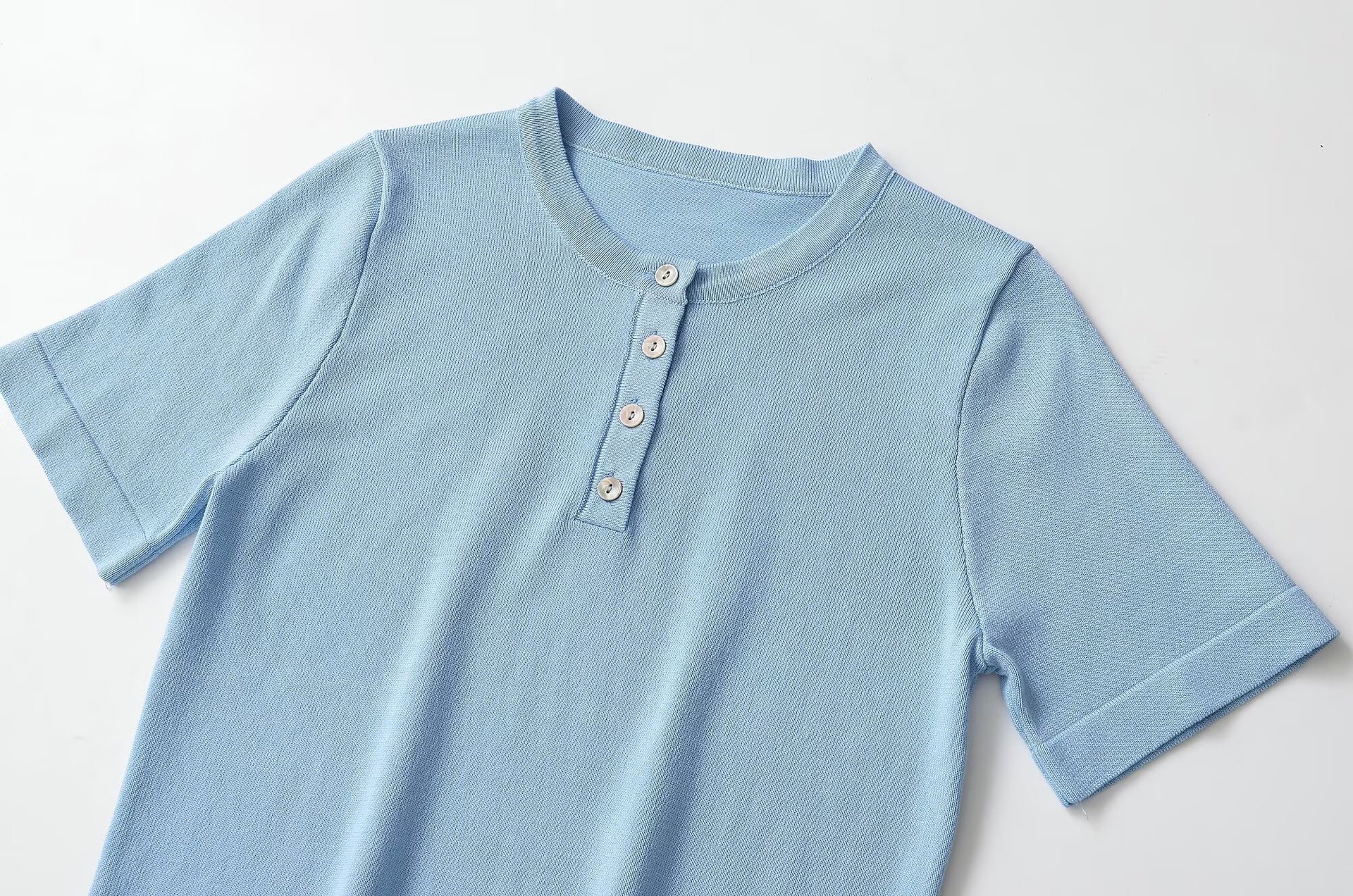 T-shirt Henley da donna morbida - Maniche corte
