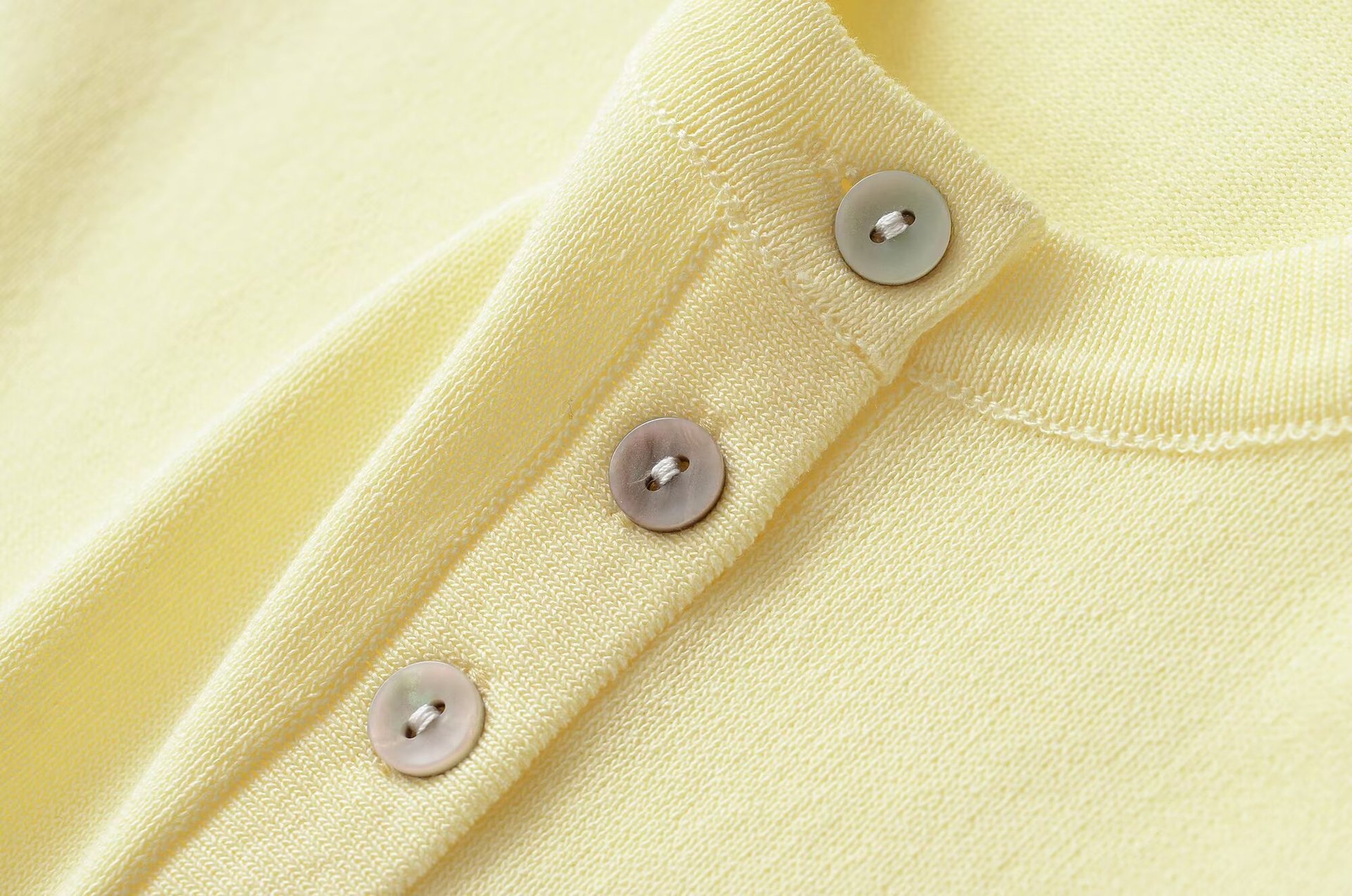 T-shirt Henley da donna morbida - Maniche corte