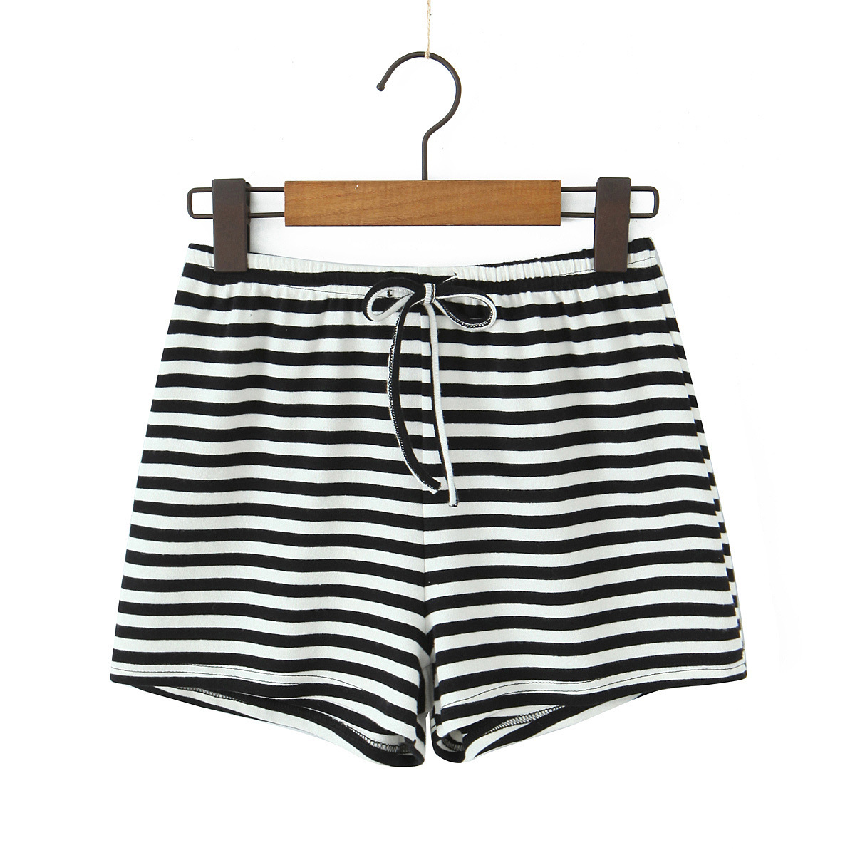 Conjunto de camiseta y pantalón corto a rayas - Moderno y versátil KUN-00023