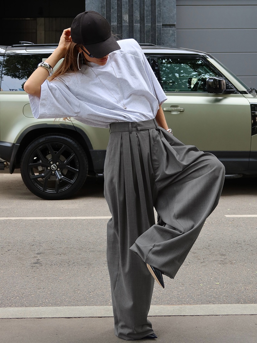 Pantalon plissé gris taille haute à jambes larges pour femme