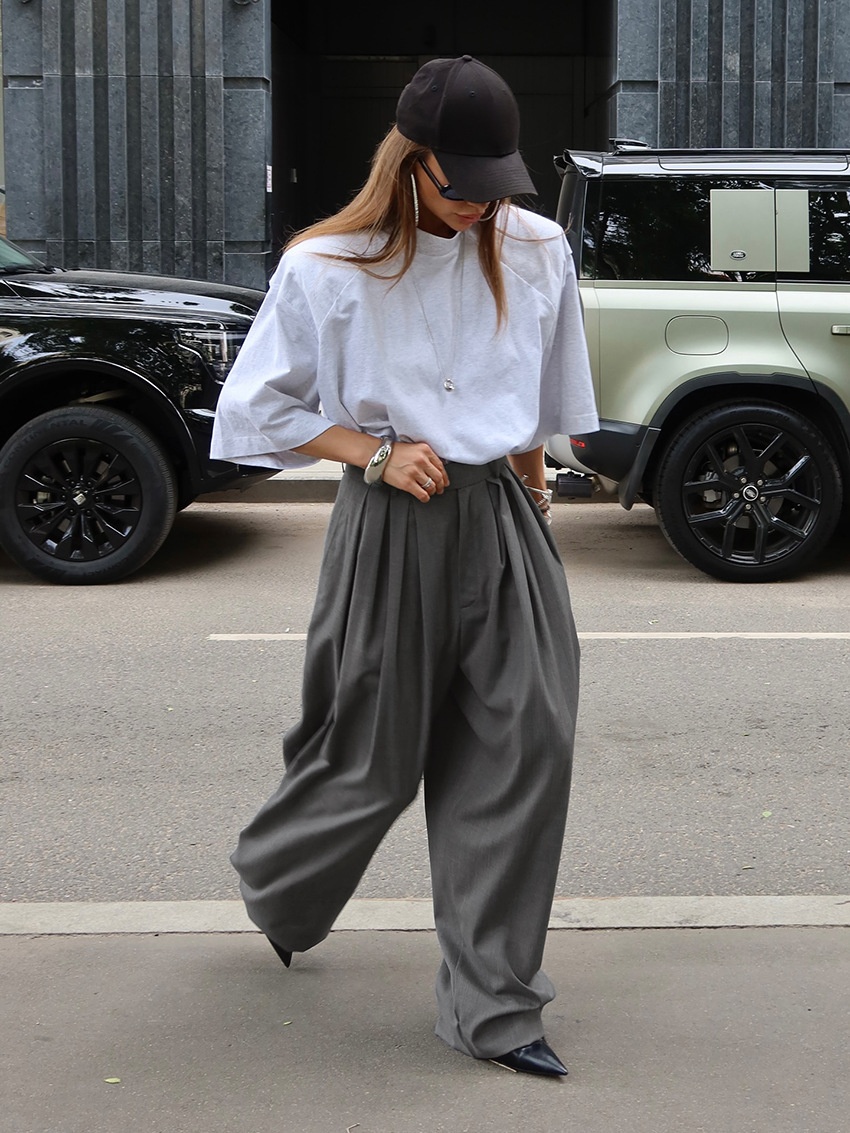 Pantalon plissé gris taille haute à jambes larges pour femme